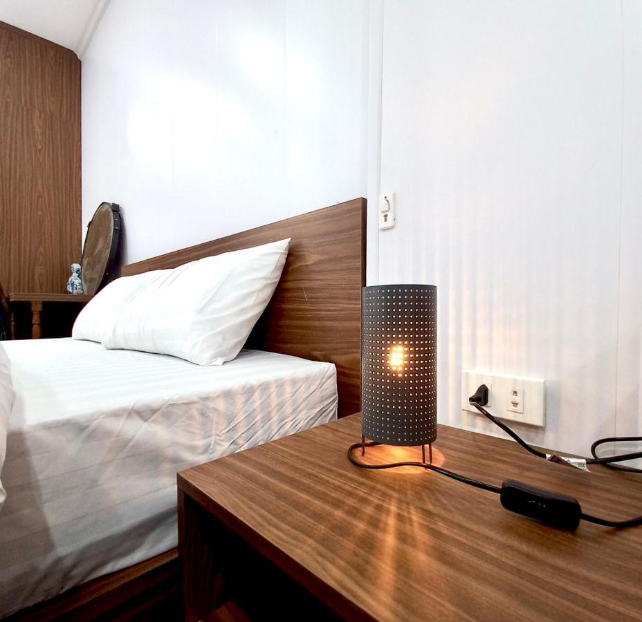 Amelie Homestay Hanoi Buitenkant foto